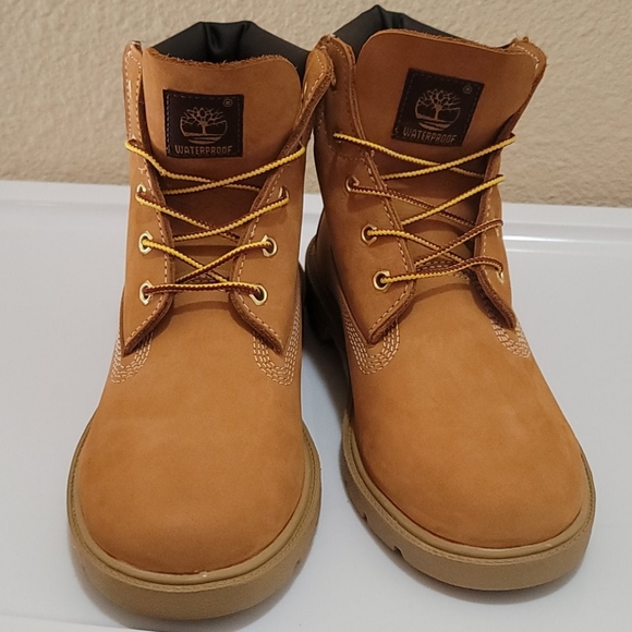 NWOB Kids 6" Timberland Classic Boots - Picture 7 of 12